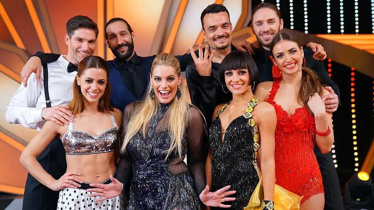 Diese vier Paare sind im Halbfinale am 02. Juni 2017 wieder dabei

Verwendung der Bilder für Online-Medien ausschließlich mit folgender Verlinkung:"Alle Infos zu "Let´s Dance" im Special bei RTL.de: http://www.rtl.de/cms/sendungen/lets-dance.html