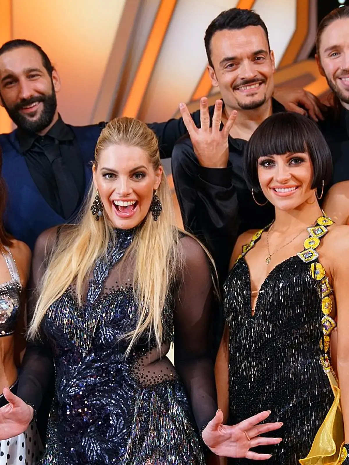 Diese vier Paare sind im Halbfinale am 02. Juni 2017 wieder dabei

Verwendung der Bilder für Online-Medien ausschließlich mit folgender Verlinkung:"Alle Infos zu "Let´s Dance" im Special bei RTL.de: http://www.rtl.de/cms/sendungen/lets-dance.html
