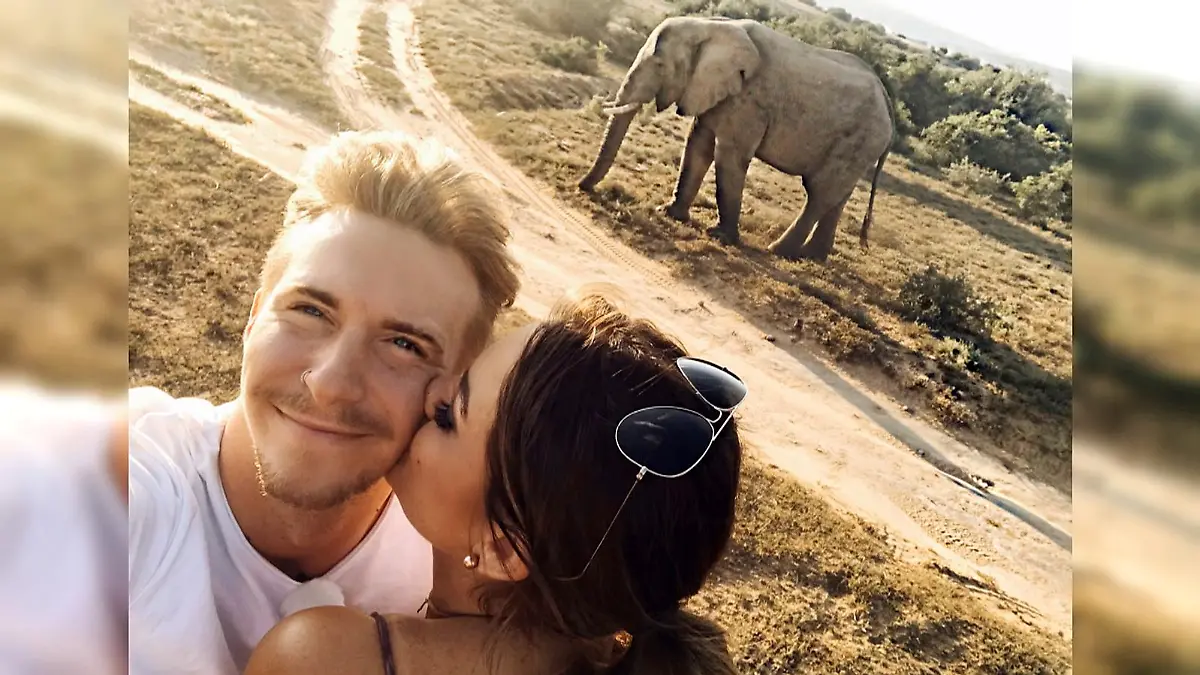 Selfie-Time: David und Jessica verbringen die gemeinsame Zeit in einem Nationalpark.