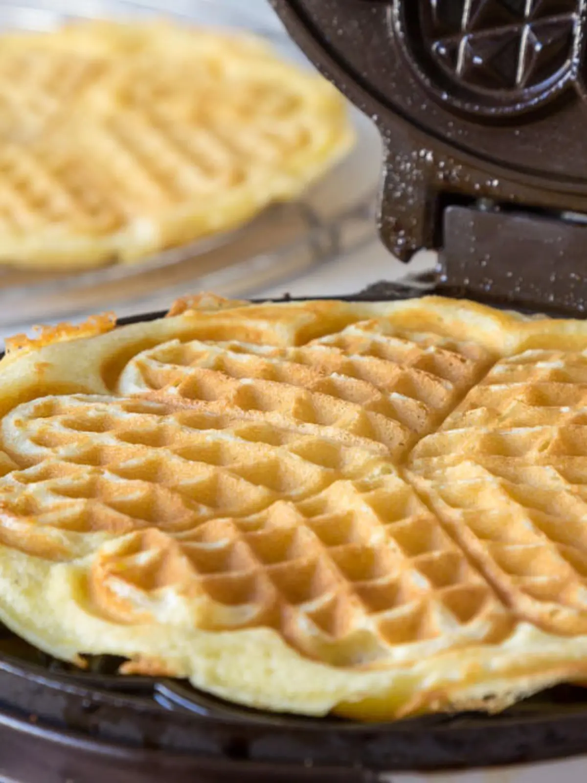 Herzwaffel in einem Waffeleisen
