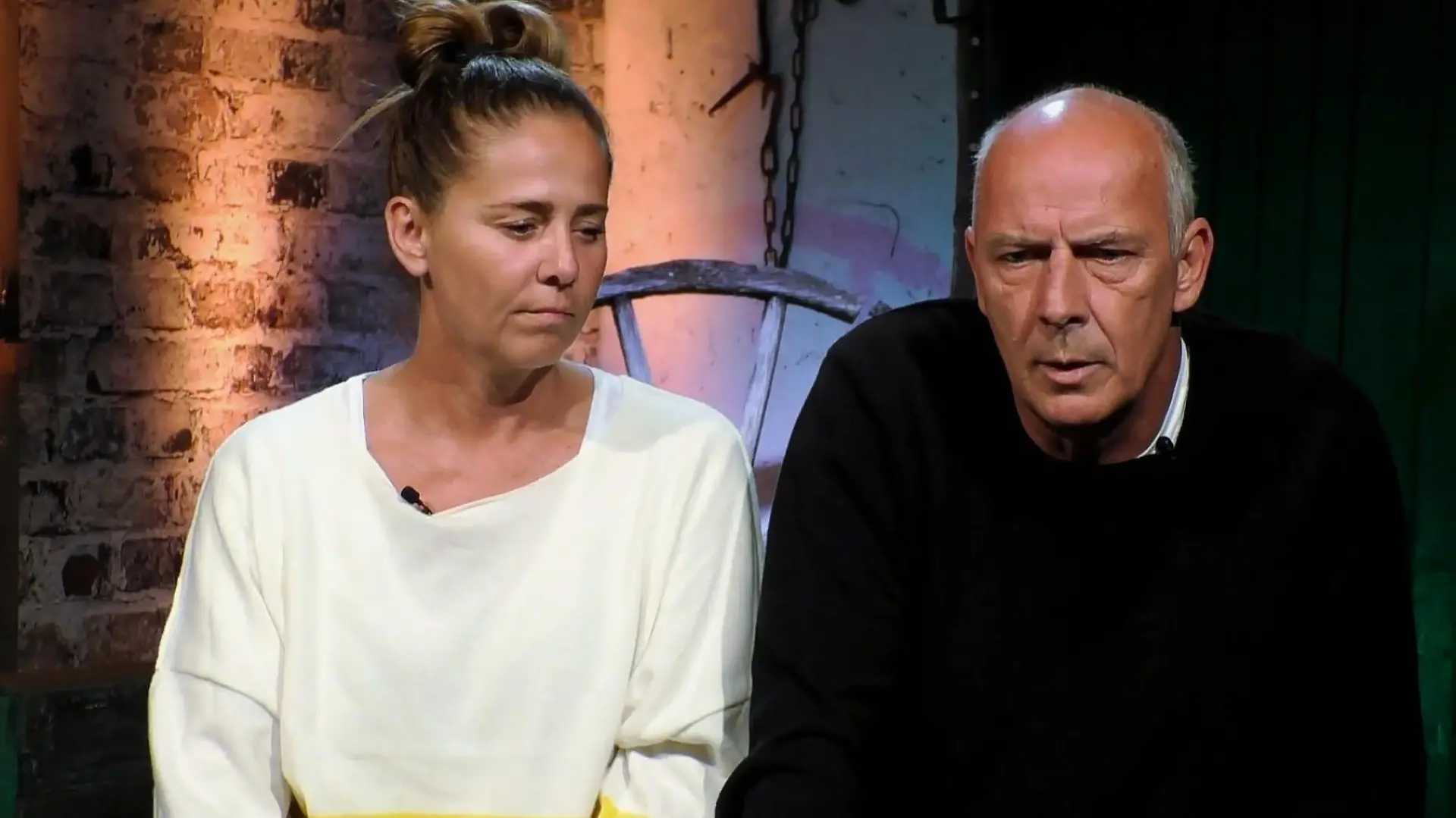 Doris Büld und Mario Basler ziehen – mehr oder weniger freiwillig – aus dem Sommerhaus aus.