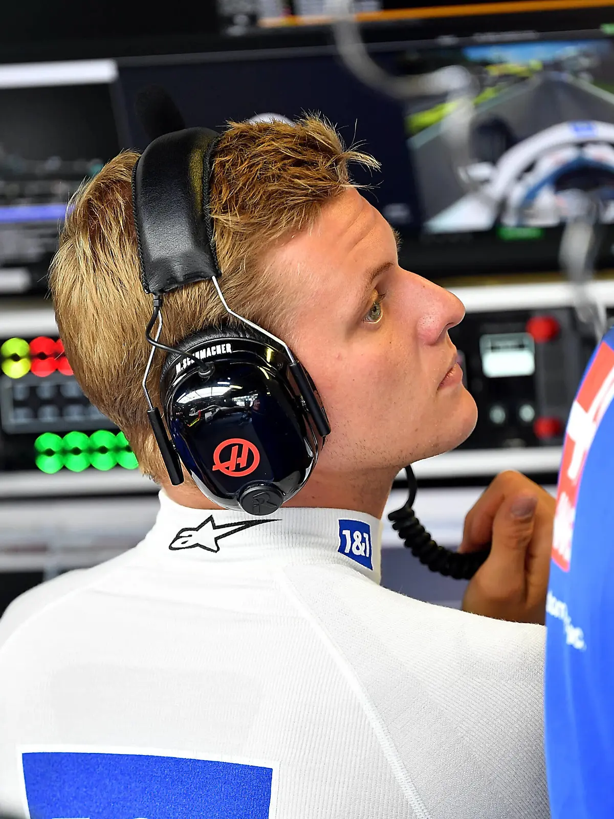  10.09.2022, Autodromo Nazionale di Monza, Monza, FORMULA 1 PIRELLI GRAN PREMIO D ITALIA 2022 ,im Bild Mick Schumacher DEU, Haas F1 Team am Kommandostand. Monza Autodromo Nazionale di Monza Italien *** 10 09 2022, Autodromo Nazionale di Monza, Monza, FORMULA 1 PIRELLI GRAN PREMIO D ITALIA 2022 ,in picture Mick Schumacher DEU , Haas F1 Team at the command post Monza Autodromo Nazionale di Monza Italy PUBLICATIONxINxGERxSUIxAUTxONLY eu-images-506