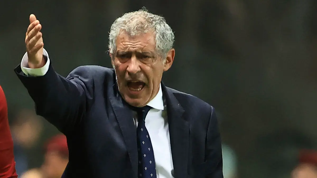 Portugal coach Fernando Santos gestures during the UEFA Nations League soccer match between Portugal and Spain at the Municipal Stadium in Braga, Portugal, Tuesday, Sept. 27, 2022. (AP Photo/Luis Vieira)