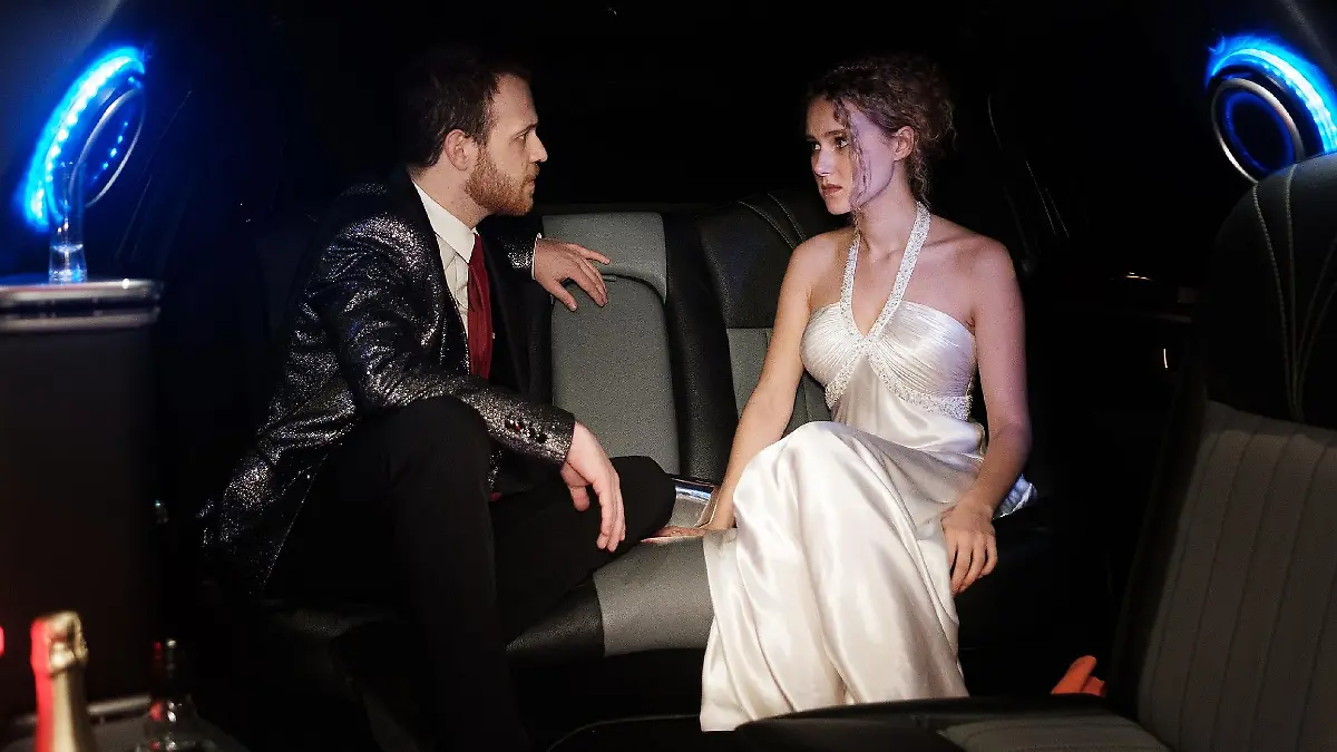 KayC (Pauline Angert) hat Tobias (Patrick Müller) demütigend abserviert.