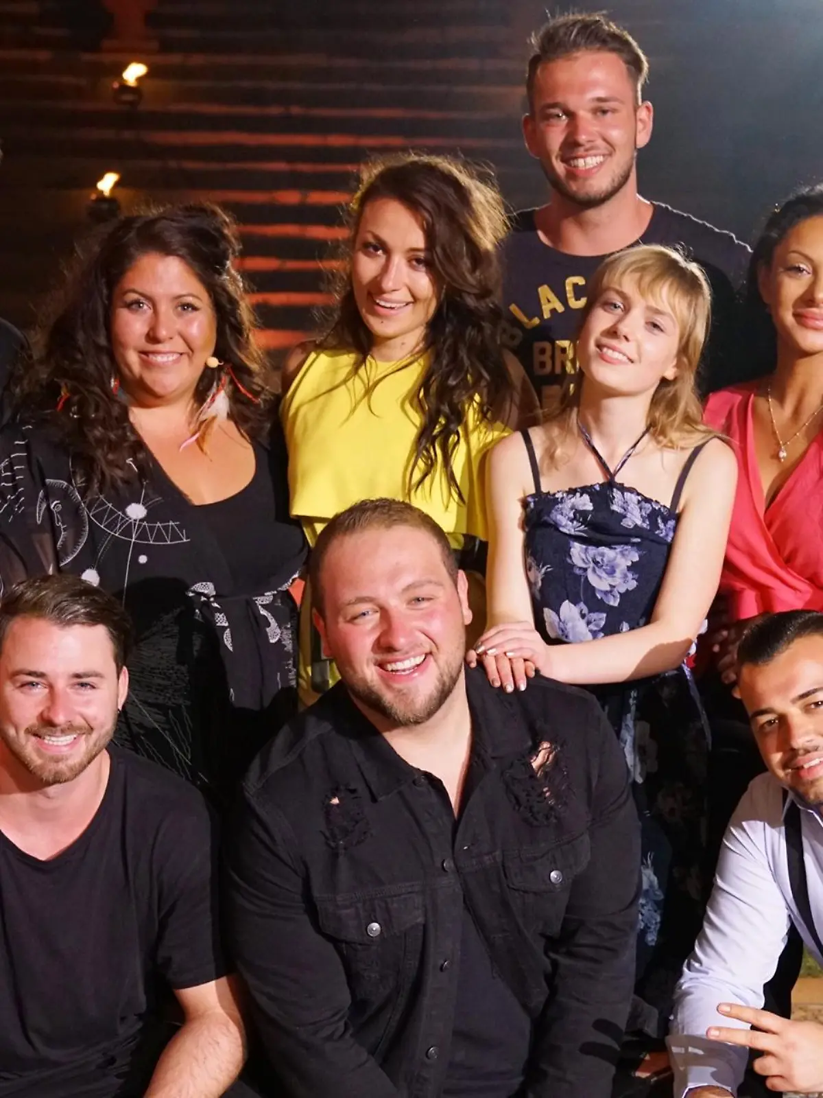 Die Entscheidung im dritten Set, dem Amphitheater des "Sun City Ressorts". Die "Top 10" stehen fest. Oben v.l.: Lukas Otte, Janina El Arguioui, Mia Gucek, Michael Rauscher, Marie Wegener, Emilija Mihailova und Isa Martíno. Unten v.l.: Michel Truog, Giulio Arancio und Mario Turtak.