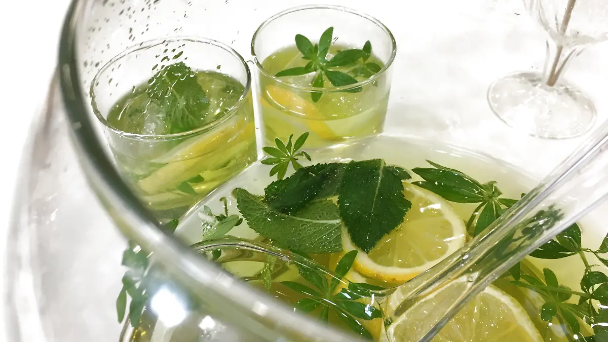 Maibowle mal anders: Diese drei einfachem Waldmeister-Rezepte schlagen ... Maibowle mal anders: Diese drei einfachem Waldmeister-Rezepte schlagen ...