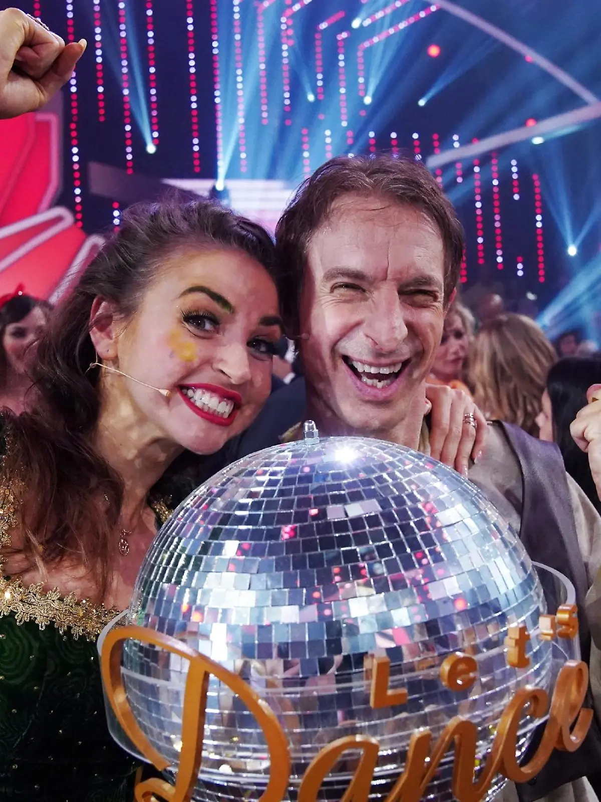  Ingolf Lück ist 'Dancing Star 2018'. Links seine Tanzpartnerin Ekaterina Leonova      Verwendung der Bilder für Online-Medien ausschließlich mit folgender Verlinkung:'Alle Infos zu 'Let's Dance' im Special bei RTL.de: http://www.rtl.de/cms/sendungen/lets-dance.html