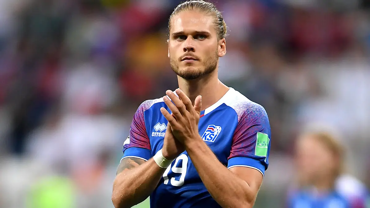 Islands Nationalspieler Rurik Gislason erobert die Frauenherzen im Sturm