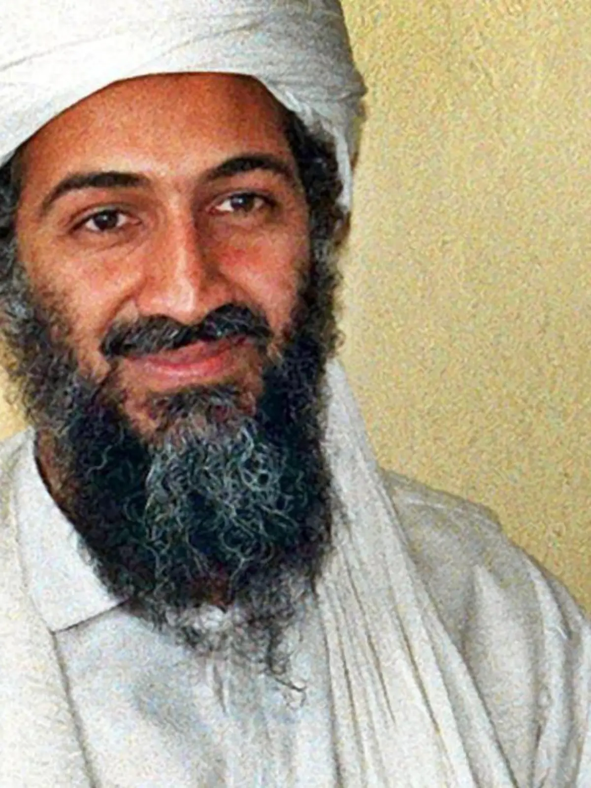 ARCHIV - Das undatierte Foto zeigt  Al-Kaida-Chef Osama Bin Laden an einem unbekannten Ort in Afghanistan. Osama Bin Laden, der meistgesuchte Terrorist der Welt, ist tot. Das sagte US-Präsident Barack Obama in einer Fernsehansprache am Sonntag (01.05.2011, Ortszeit) in Washington. (zu dpa 0116 vom 02.05.2011)  +++(c) dpa - Bildfunk+++