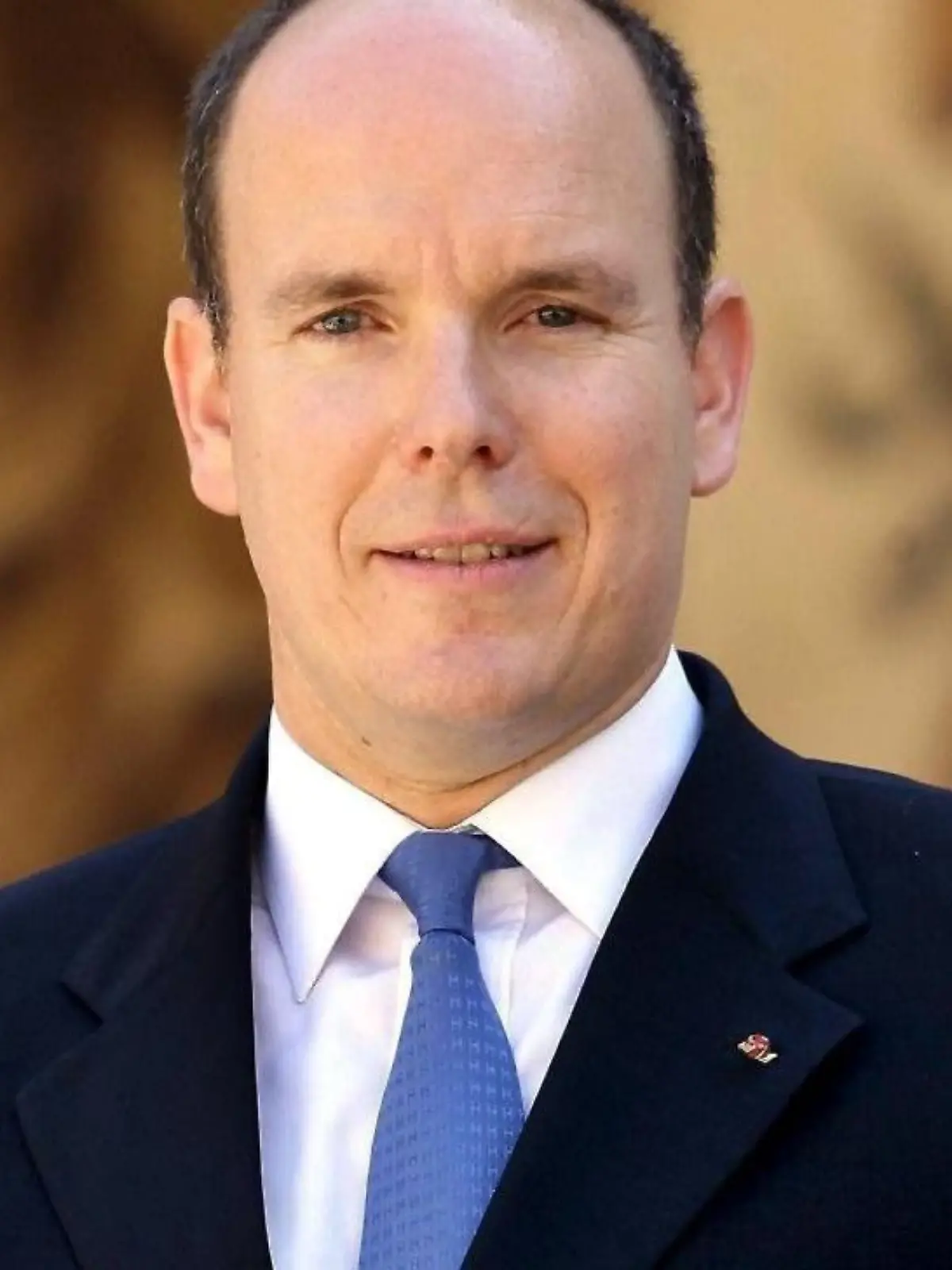 Prince Albert II of Monaco poses at the Monaco palace after attending a Catholic mass during which Prince Albert was enthroned as ruler of the Mediterranean principality, Tuesday 12 July 2005 in Monaco. EPA/VILLARD / NIVIERE  +++(c) dpa - Bildfunk+++