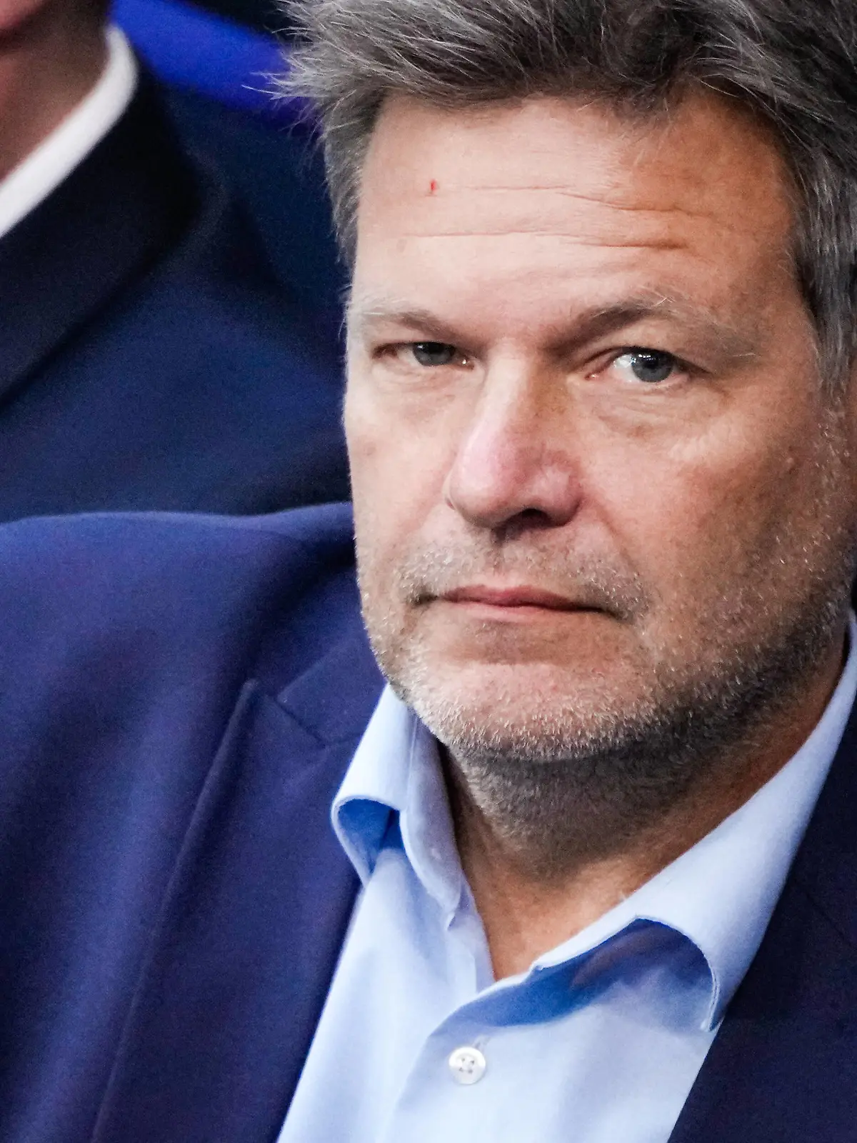  News Bilder des Tages 54. Bundestagssitzung und Debatte Aktuell,22.09.2022 Berlin, Wirtschafts- und Klimaminister Robert Habeck Gruene im Portrait mit Blick in die Kamera auf der Regierungsbank bei der Debatte Aktuelle Stunde - Gewaehrleistung der Energieversorgung bei der 54. Sitzung des Deutschen Bundestag in Berlin Berlin Berlin Deutschland *** 54 Bundestag session and debate Current,22 09 2022 Berlin, economy and climate minister Robert Habeck Gruene in portrait looking into the camera on the government bench during the debate Current hour Gewaehrleistung der Energieversorgung at the 54 session of the German Bundestag in Berlin Berlin Germany