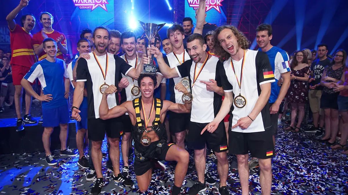 BU: Der Athlet René Casselly (unten) hat im Finale des 4 Nationen-Specials den Mount Midoriyama am schnellsten bezwungen und damit den Sieg für das deutsche Team geholt.
BB: Foto: MG RTL D / Stefan Gregorowius, Finale, AZ 31.05.2018
