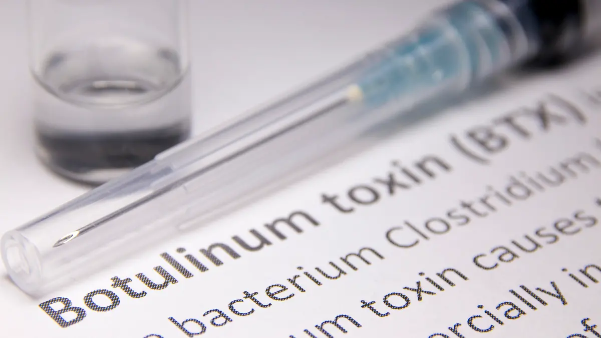 Botulismus (von lateinisch botulus „Wurst“), auch Fleischvergiftung, Wurstvergiftung oder Allantiasis genannt, ist eine lebensbedrohliche Vergiftung, die von Botulinumtoxin verursacht wird.