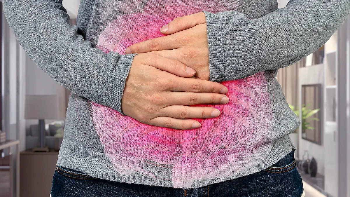Frau hält sich Bauch