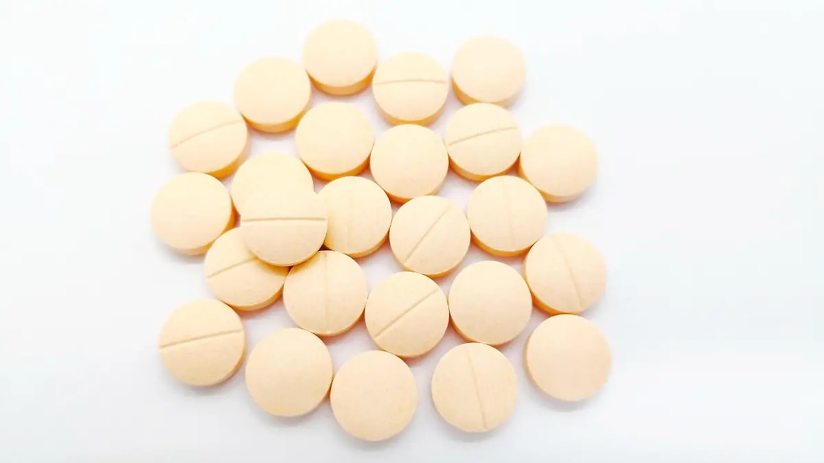 Acetylcystein ist ein Wirkstoff, der bei Husten und erkältungsbedingter Bronchitis, den zähen Schleim in den Atemwegen verflüssigt