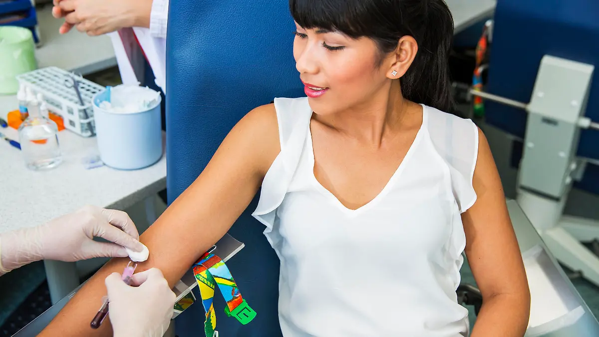 Gesundheitslexikon: Der Aderlass gehört zu den ältesten Heilverfahren der Welt und galt früher als das Allheilmittel bei zahlreichen Beschwerden und Krankheiten.