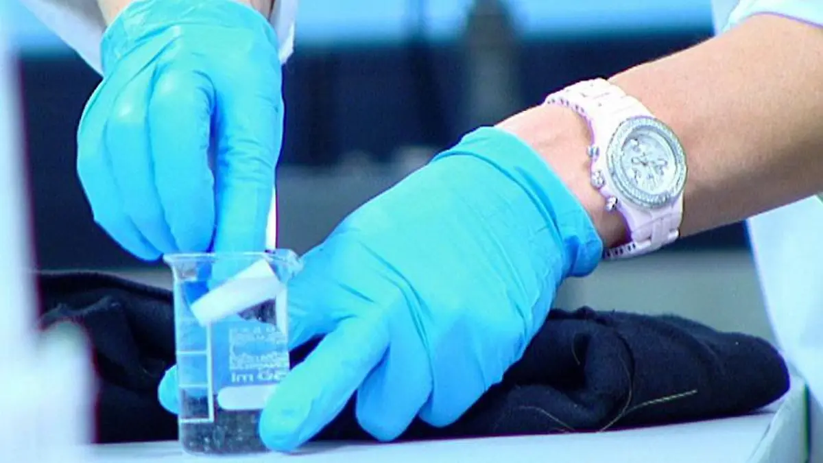 Dank neuer Technologien gelingt 10 Jahre nach dem Mord eine Sensation: Am Slip der Studentin können die Ermittler winzige Zellen sichern. Es gelingt eine männliche DNS daraus zu gewinnen. Ist dies die Visitenkarte des Mörders?