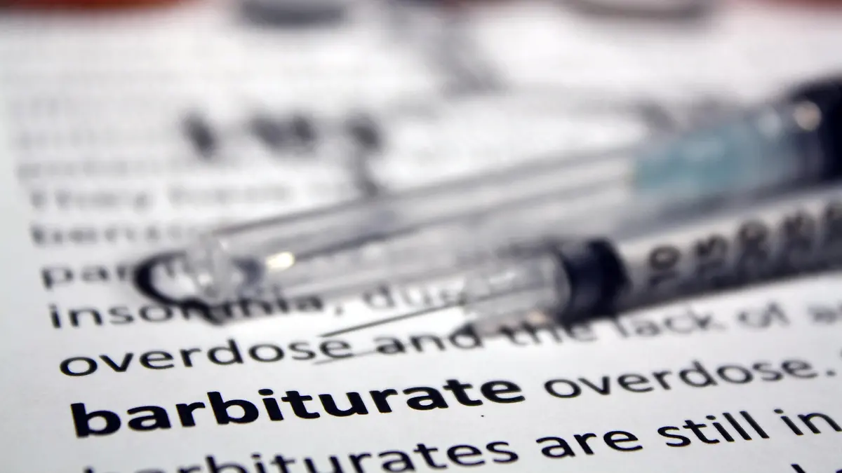 Gesundheitslexikon: Barbiturate sind eine Gruppe von Medikamenten, die eine dämpfende Wirkung auf das Gehirn haben.