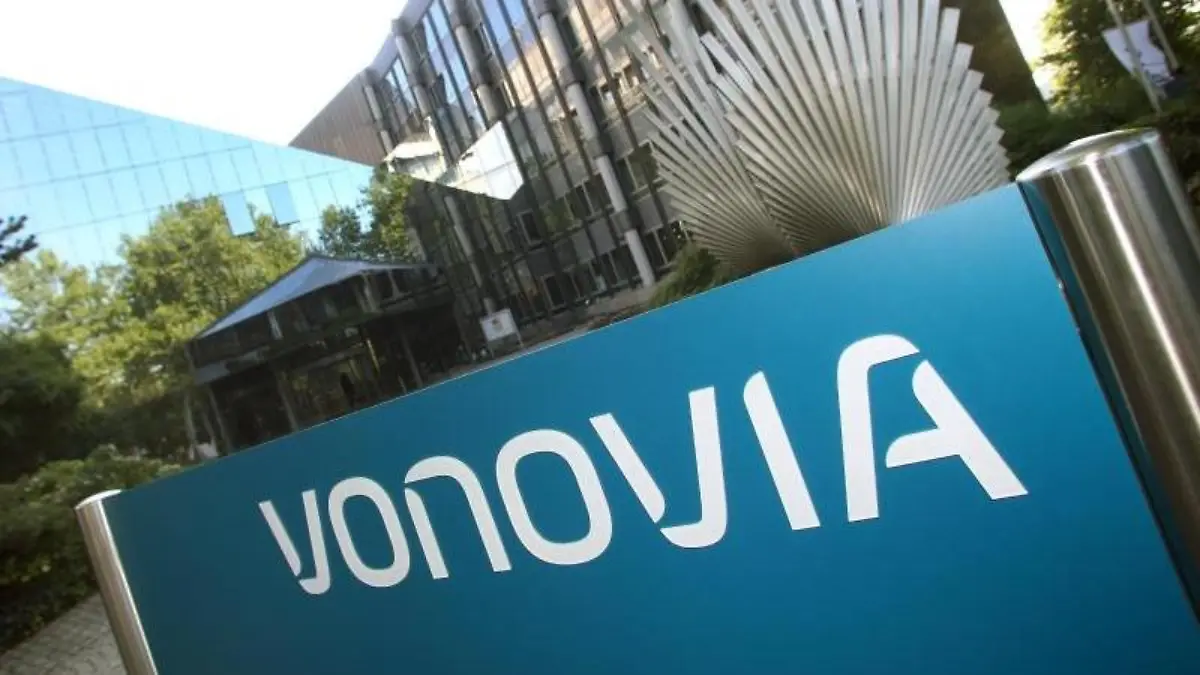 Das Logo von "Vonovia" vor der Firmenzentrale. Foto: Roland Weihrauch/Archiv