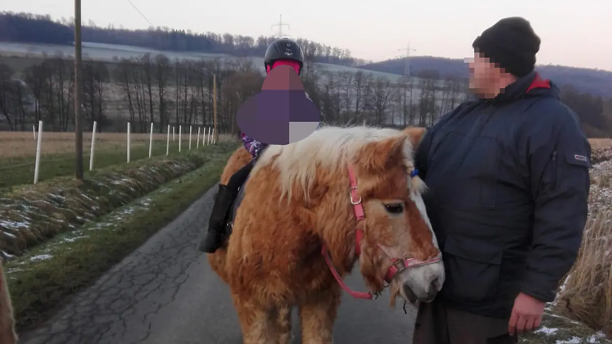 Campingplatz Vergewaltiger Mia und Addy (c) RTL 1 bearbeitet neu.jpg