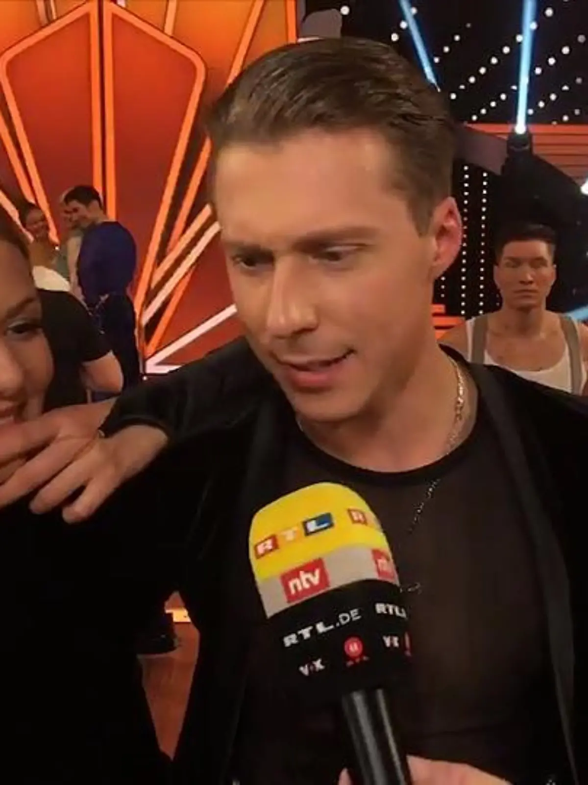 Bild zu: "Promis im Discofox-Fieber"