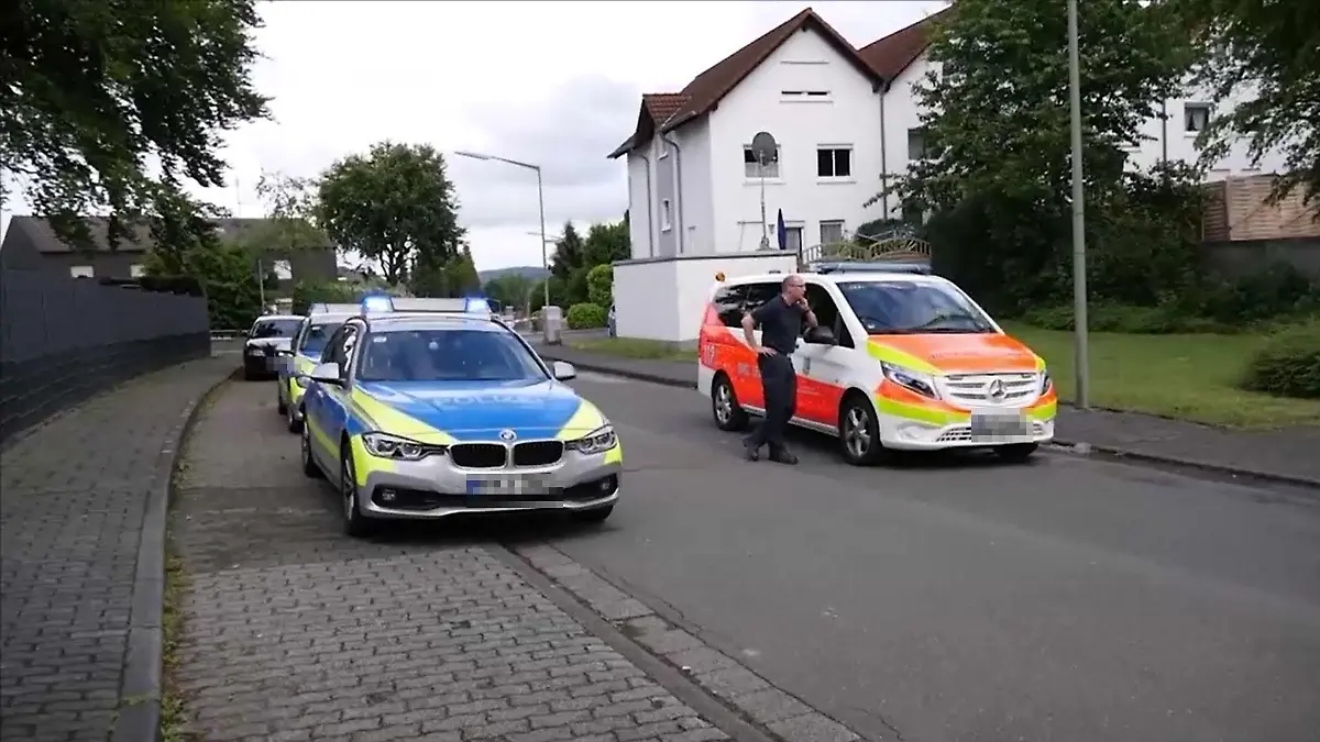 Anwohner haben die Rettungskräfte offenbar alarmiert.