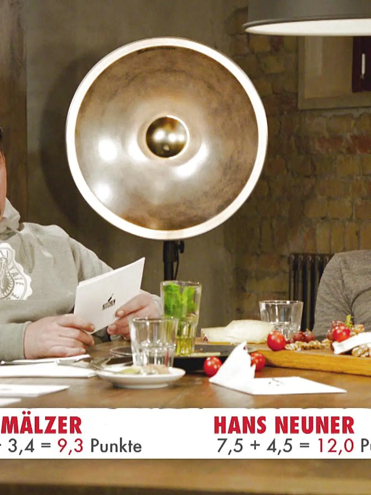 Hans Neuner holt sich bei "Kitchen Impossible" den Sieg gegen Tim Mälzer.