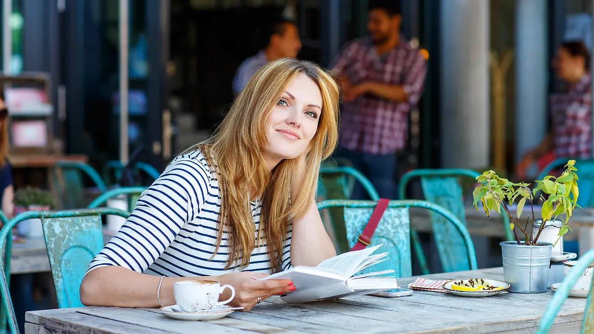 Lese-Auszeit im Café