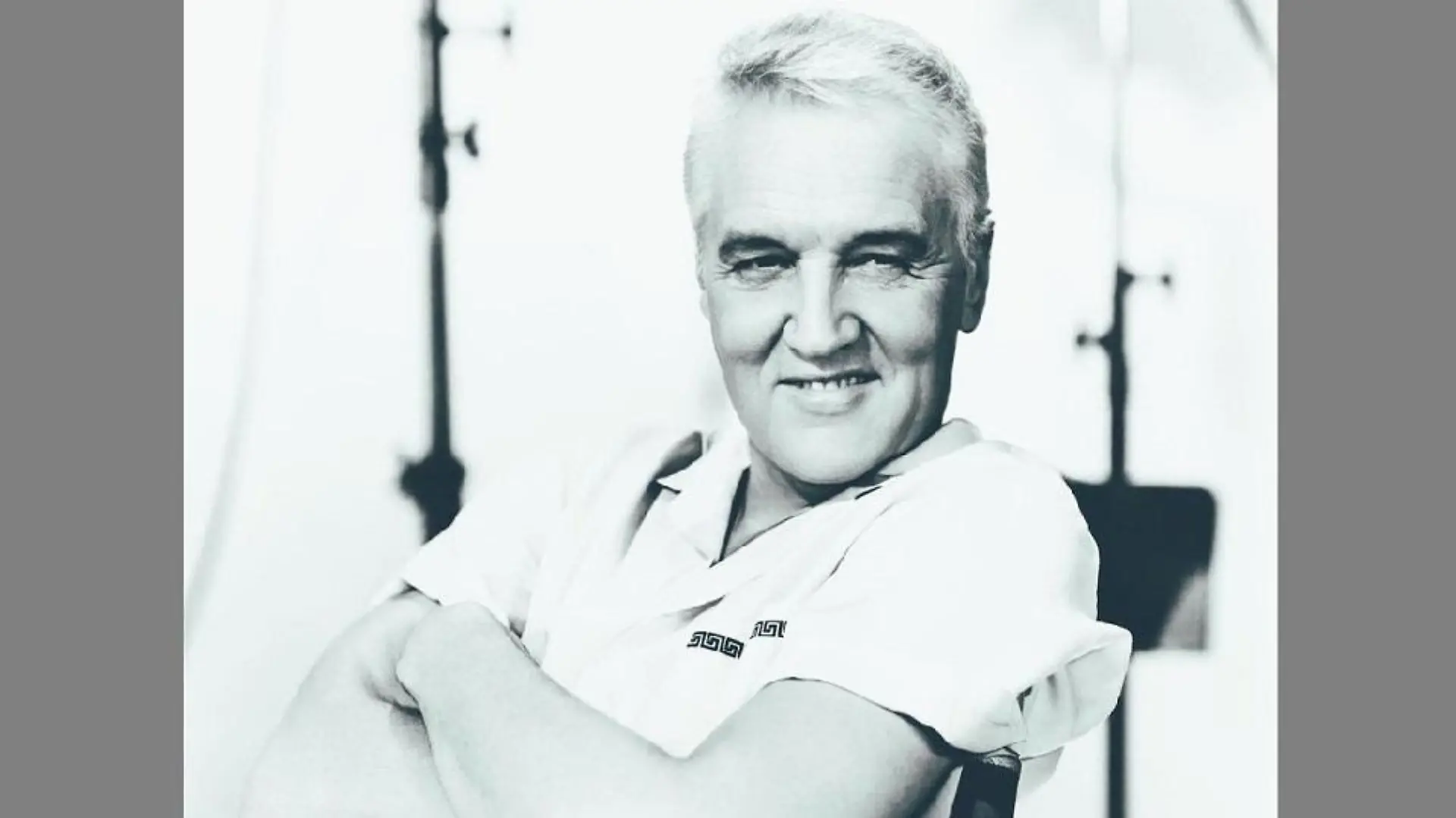 Der Künstler Alper Yesiltas hat mittels einer KI-Technologie ein Portrait von Elvis Presley, wie er heute aussehen würde, erschaffen.