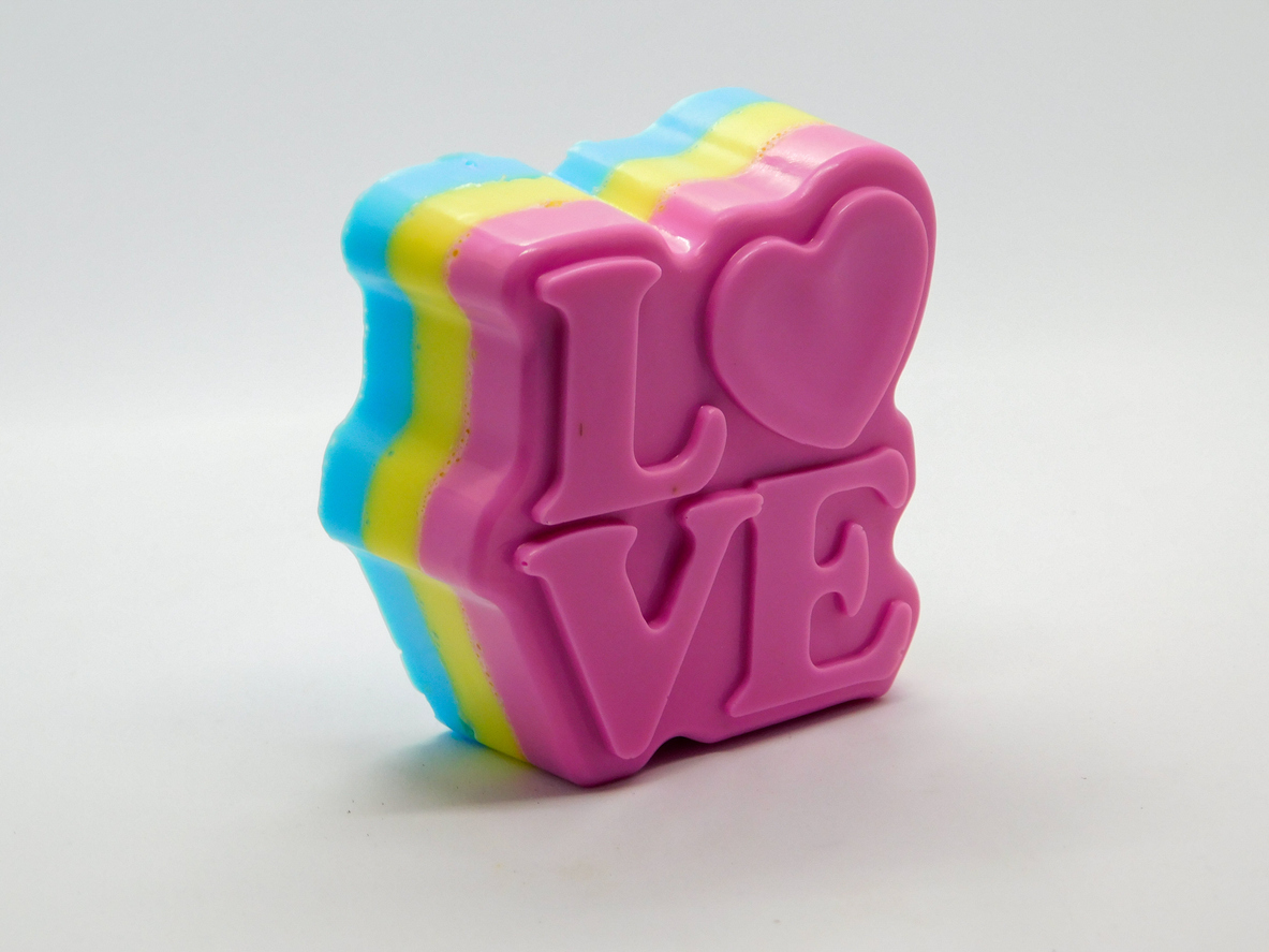 Love in den Farben der Pansexualität