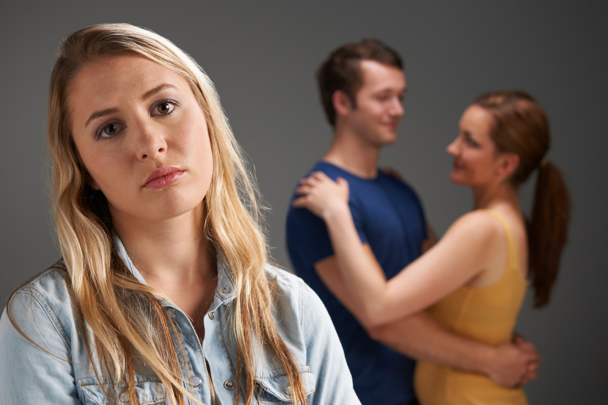 Junge Frau ist verliebt in einen vergebenen Mann