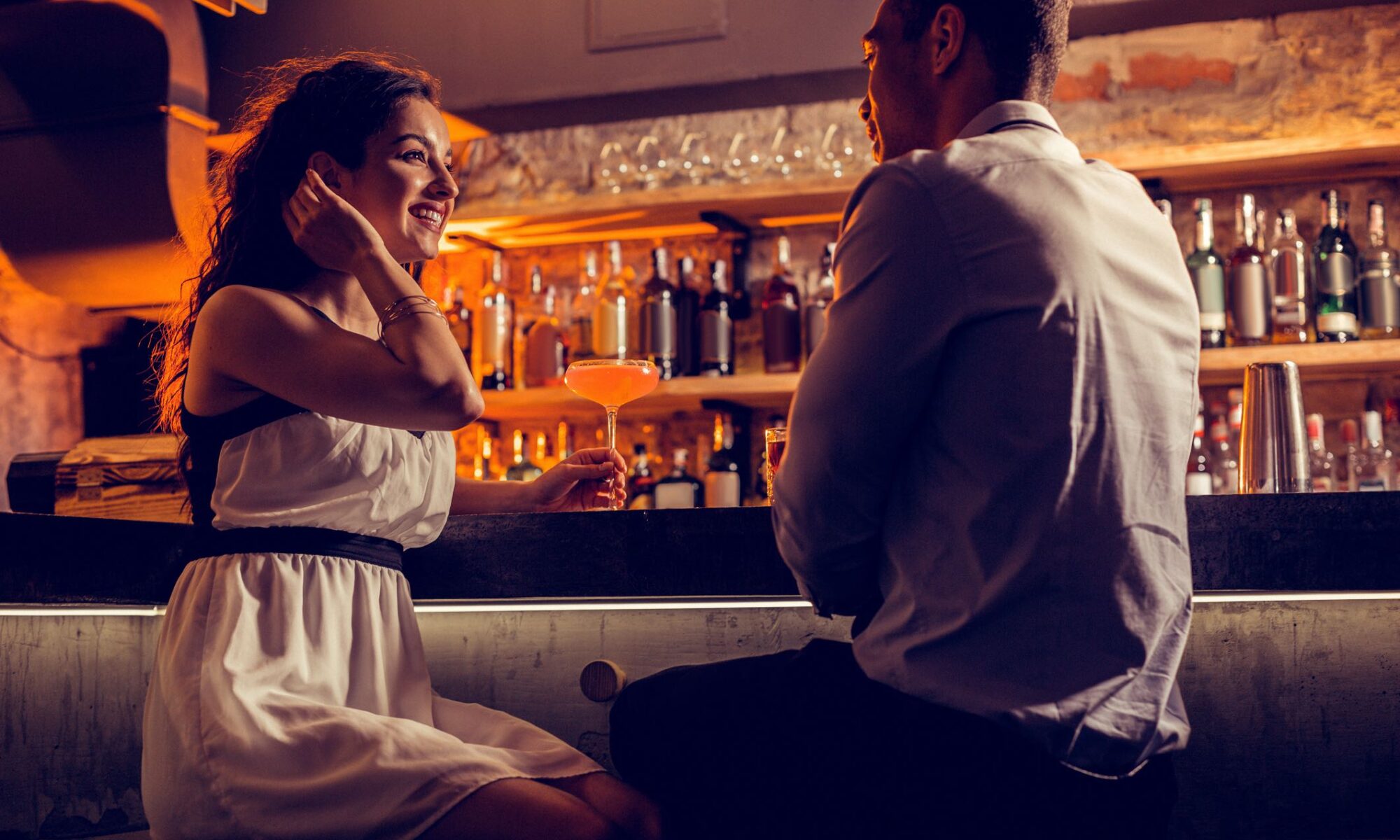 Gute Anmachsprüche: Charmant, ehrlich & mit Gefühl ins Gespräch starten