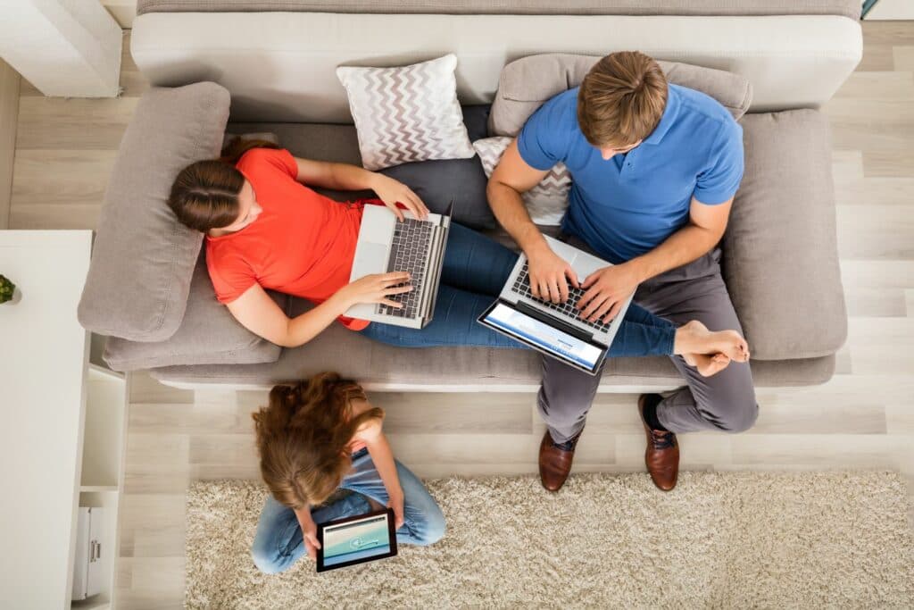 Günstiges Internet Spartipps: Familie
