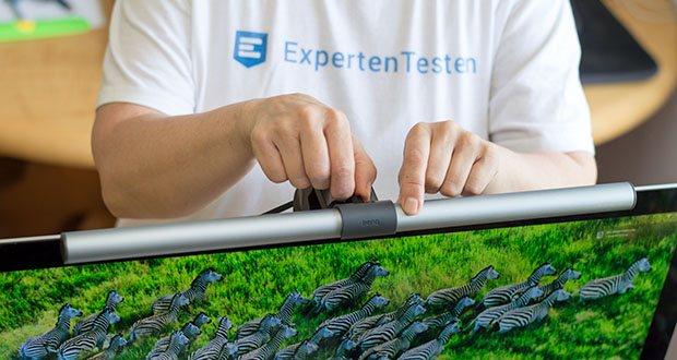 BenQ ScreenBar Plus LED-Monitor-Lampe im Test - dank des einzigartigen Designs von BenQ sind weder Klebeband noch Schrauben erforderlich, die Ihren Computer zudem beschädigen könnten