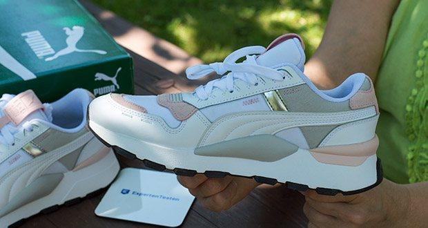 PUMA RS 2.0 Futura Sneaker im Test - Kunstleder-Detail an der Schuhzunge