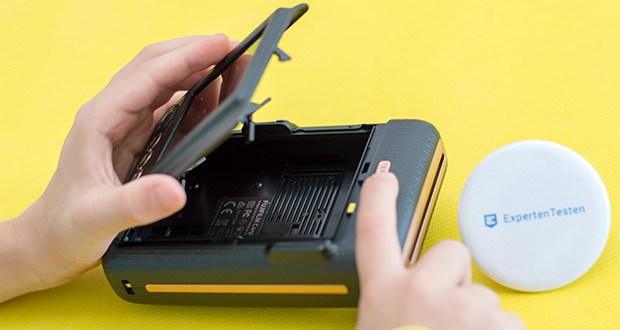 Fujifilm Instax Mini LiPlay Elegant Hybride Sofortbildkamera im Test - der integrierte Blitz leuchtet Ihre Motive optimal aus und verfügt über drei Modi (An, Aus, Automatik)