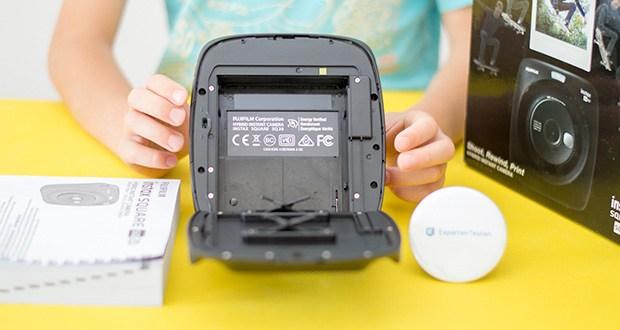 Fujifilm instax SQUARE SQ 20 Hybride Sofortbildkamera im Test - die Selbstauslösefunktion verschafft genug Zeit, damit auch Sie sich vor der Linse platzieren können