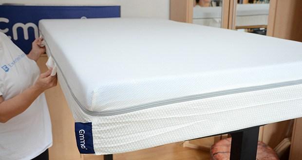 Emma Two Matratze 90x200cm im Test - die Antislip-Beschichtung verhindert auf der Unterseite ein Verrutschen der Matratze und gewährleistet einen guten Halt auf nahezu jedem Untergrund