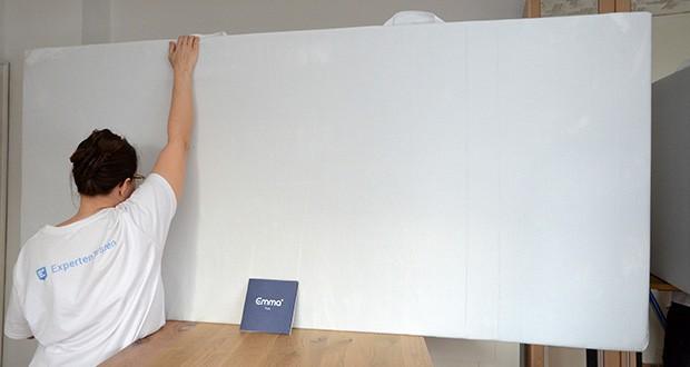 Emma Two Matratze 90x200cm im Test - die untere Schicht aus HRX-Schaumstoff stabilisiert Deinen Körper und unterstützt Dich in Deiner Lieblings-Schlafposition
