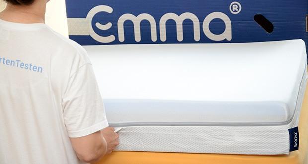 Emma Two Matratze 90x200cm im Test - in untere Schicht befinden sich nämlich spezielle Einschnitte, die sich individuell an Deine Körperkonturen anpassen können – vor allem im Becken- und Schulterbereich