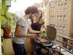 Bei einem Gasgrill muss man nicht lange auf eine Glut warten, sondern kann gleich mit dem Grillen beginnen.