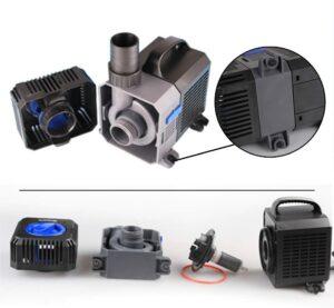 Für einen klaren Fischteich sorgt eine Teichpumpe mit Filter.