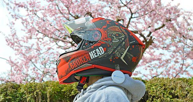 Broken Head Jack S. V2 Pro Motorradhelm im Test - hat einen Ratschenverschluss, der sich ganz schnell und ganz easy öffnen lässt