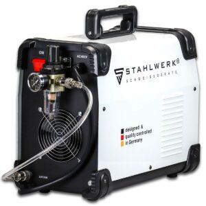 Sowohl Plasmaschneider mit übertragendem Lichtbogen als auch ohne eignen sich für die eigene Werkstatt oder für die Industrie. Der Vorteil bei Plasmaschneidern ohne übertragenden Lichtbogen ist, dass sie nahezu alle Materialien schneiden können, währenddessen der Plasmaschneider mit übertragendem Lichtbogen lediglich elektrisch leitfähige Materialien schneiden kann.