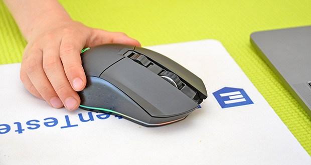 KLIM Blaze kabellose RGB Gaming Maus im Test - Form und Größe der linken und rechten Taste liegen perfekt in der Hand, egal wie du die Maus ergreifst