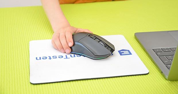 KLIM Blaze kabellose RGB Gaming Maus im Test - das beidhändige Design macht die Maus sowohl für Rechts- als auch für Linkshänder bequem