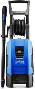 Nilfisk Hochdruckreiniger Test Vergleich Auch überwachsene Gehwege lassen sich mit einem Hochdruckreiniger wieder auf Vordermann bringen. Man muss bei der Benutzung allerdings auf die gesetzlich zugelassenen Betriebszeiten achten.