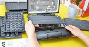 Der Kontaktgrill zwischen den Kochdurchgängen Muss der Kontaktgrill zwischen zwei Kochdurchgängen ausgeschaltet und abgekühlt werden