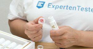 So werden Hyaluron Seren getestet Nach diesen Kriterien wird ein Hyaluron Serum bei ExpertenTesten verglichen