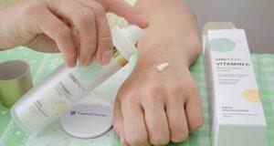 So werden Vitamin C Cremes getestet Nach diesen Test Kriterien werden Vitamin C Cremes getestet und verglichen